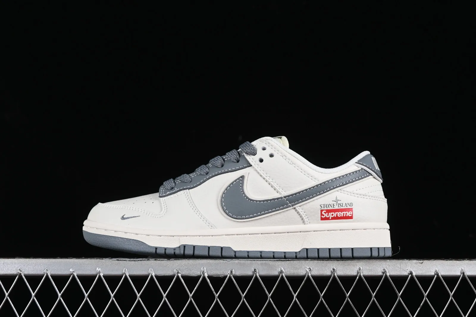 Nike SB Dunk Low Supreme Dark Grey Off White Red BB9866-002