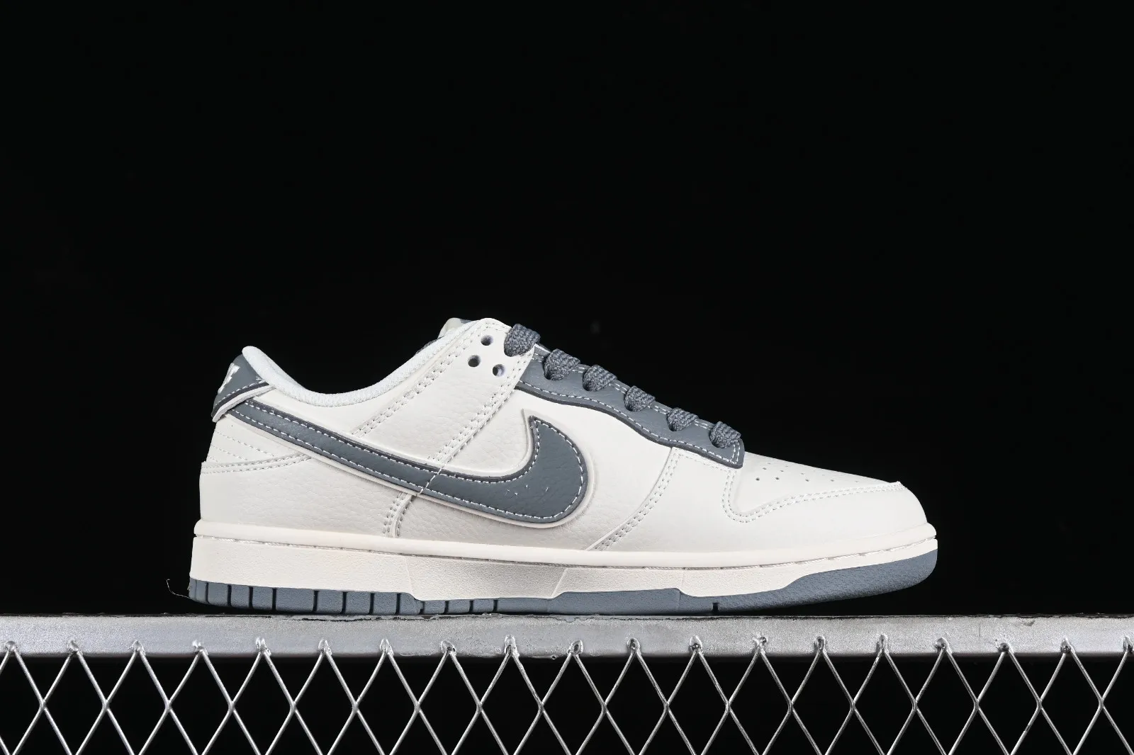 Nike SB Dunk Low Supreme Dark Grey Off White Red BB9866-002