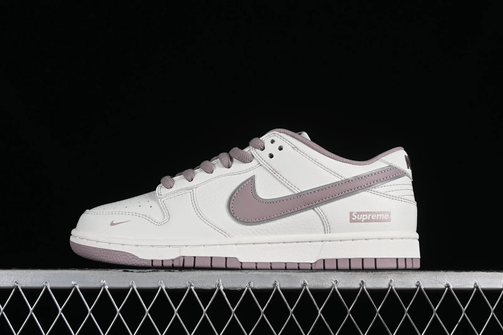 Nike SB Dunk Low Supreme Off White Pink RM2308-331