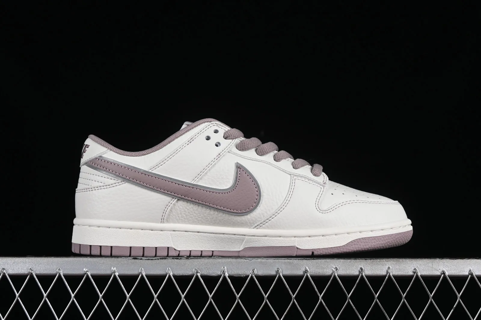 Nike SB Dunk Low Supreme Off White Pink RM2308-331