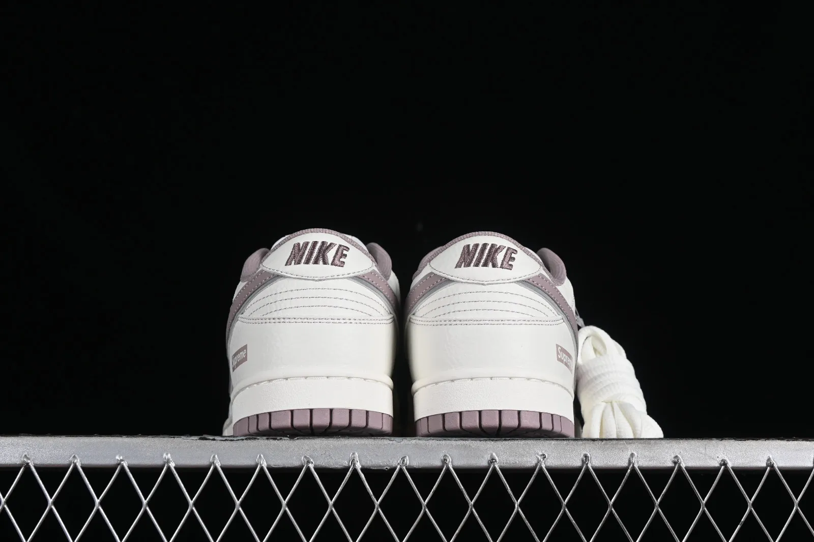 Nike SB Dunk Low Supreme Off White Pink RM2308-331