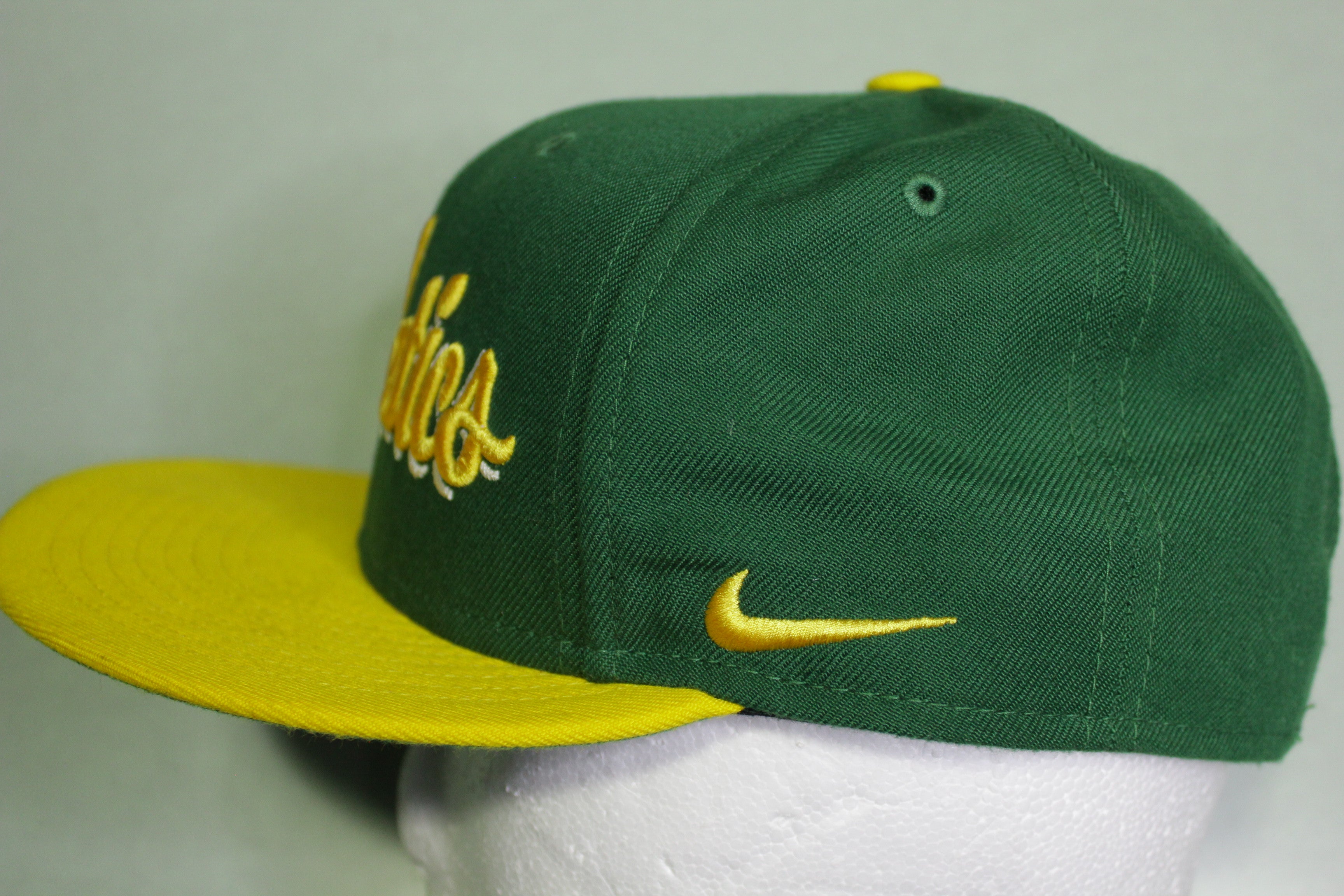 Oakland Athletics Vintage 00's Nike True Fit Trucker Snapback Adjustable Hat