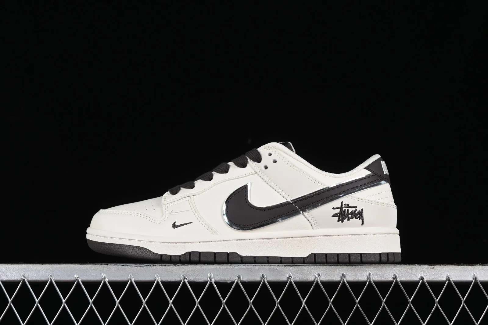 Stussy x Nike SB Dunk Low Off White Black DQ1098-378